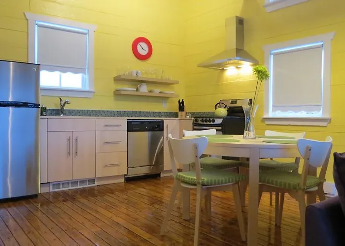 The Old Salt Box Co. - Daisy\'S Place